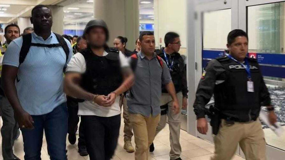 Traslado de Daniel Salcedo, tras ser capturado en Panamá X / PoliciaEcuador