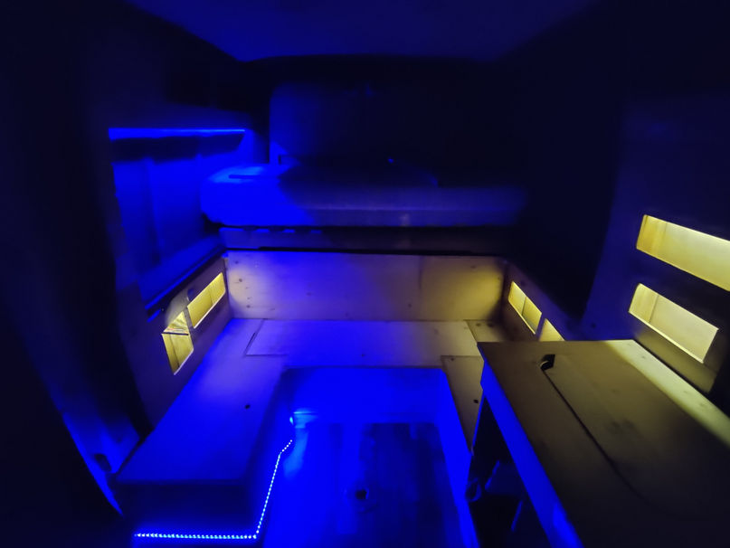 Led bleu et jaune dans le fourgon