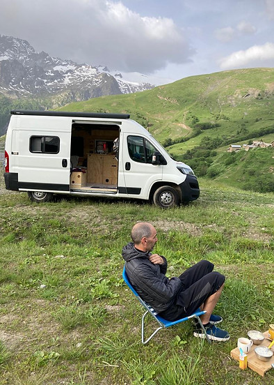 Fourgon créer par TikaVan en pleine nature