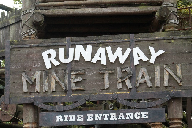 Runaway Mine Train Rollercoaster 2017