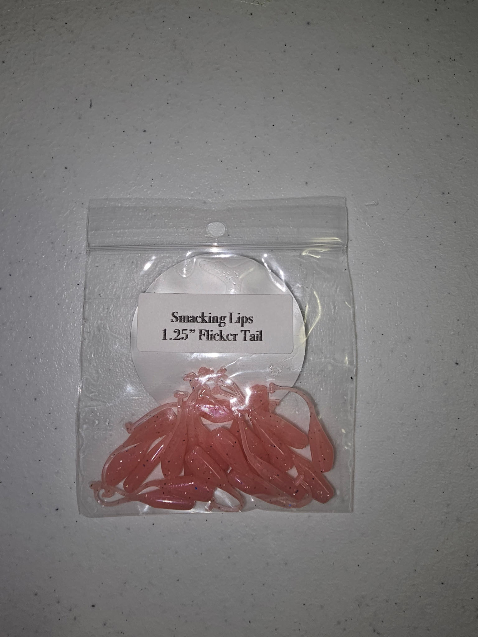 Smacking Lips 1.25" Flicker Tail