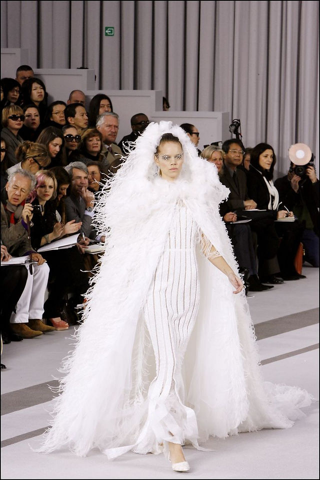 A model wearing Vogue Korea Spring Collection 2007.