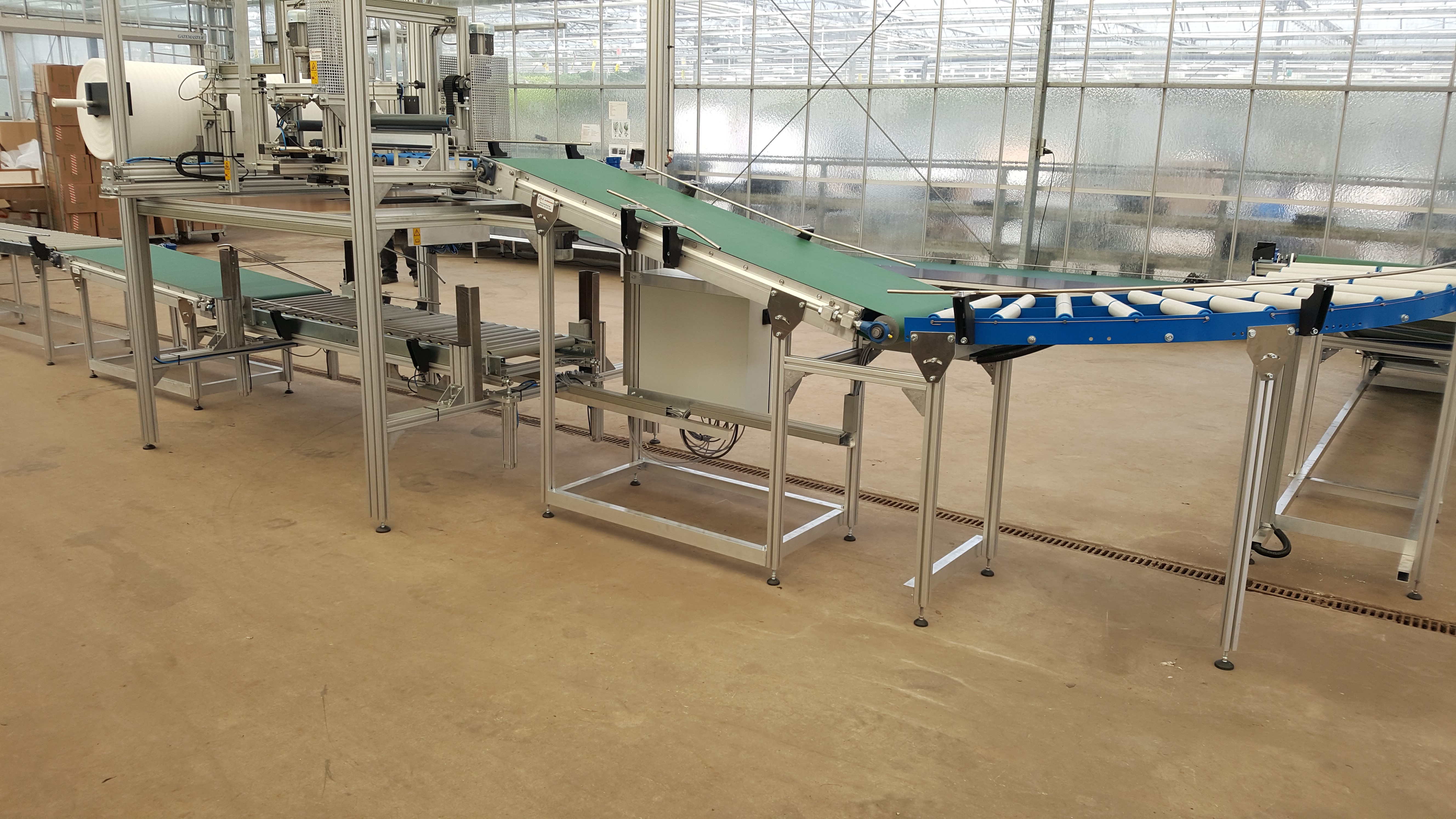 Efficiënt transportbandsysteem voor interne logistiek in een fabriekshal