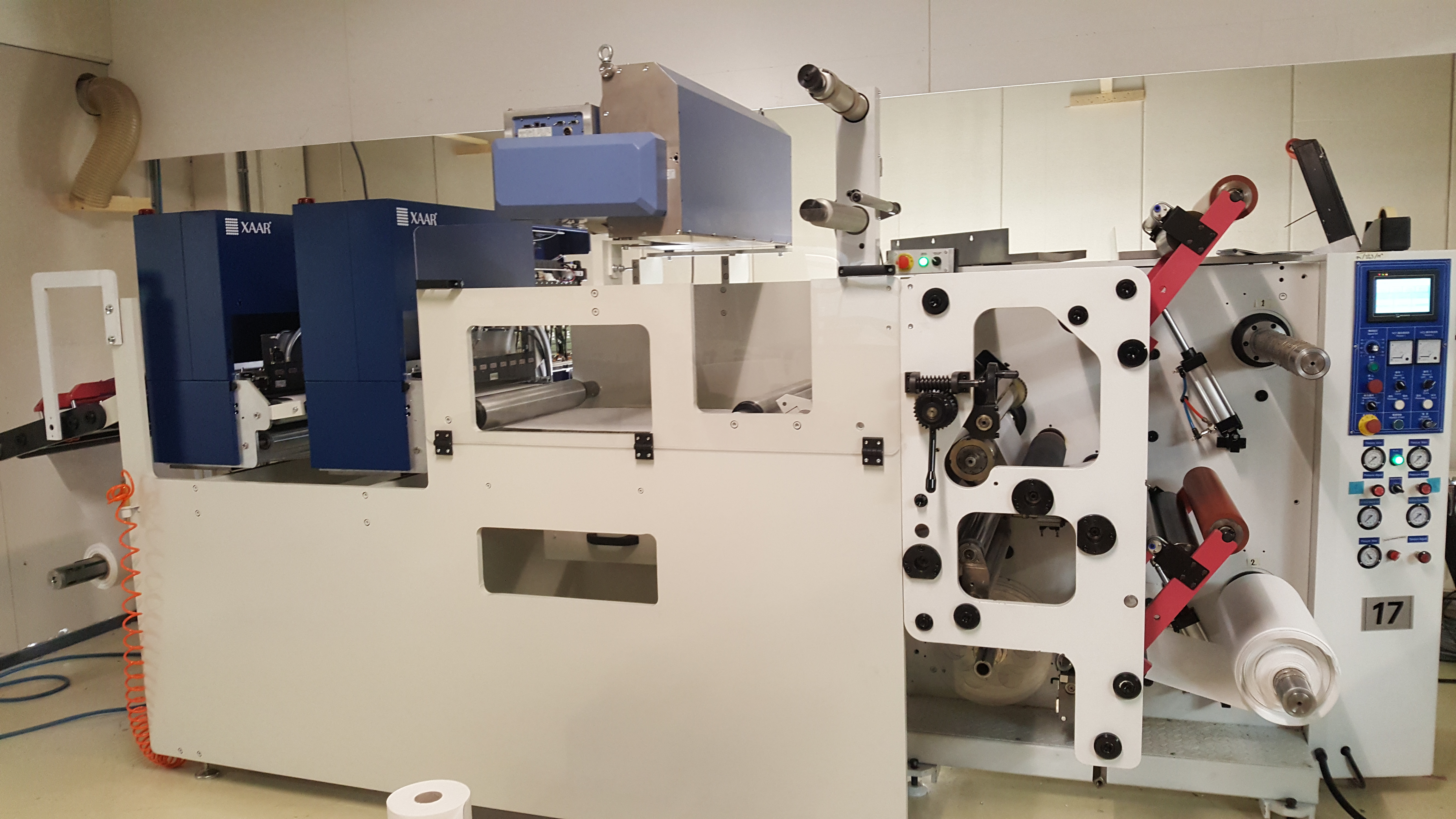 Complexe verpakkingsmachine voor etiket- of verpakkingsmateriaal"