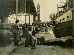 Desembarco de inmigrantes del siglo XIX.jpg