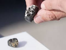 บ้านใกล้ฮิวสตันเจอของหล่นจากฟ้า! อุกกาบาตทะลุหลังคา เด้งพื้นไปชนเพดานห้องนอน แบบนี้ก็ได้เหรอ