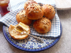 Easy Breakfast Rolls 
