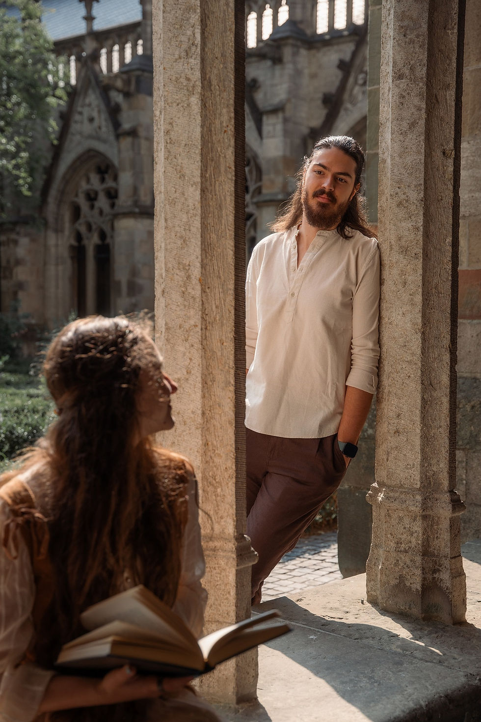 dark academia, koppelshoot, koppel, liefde, fantasy, sprookje, de dom. utrecht, fotograaf nederland, fantasy fotograaf, fantasy photographer