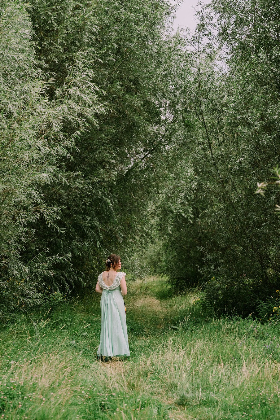 handfasting ceremonie, trouwen, handvasten, koppelshoot, loveshoot, bruid, vintage mintgroene jurk
