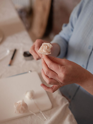 Fine art wedding cake maker, covering Edinburgh, Perthshire, Highlands, Scotland