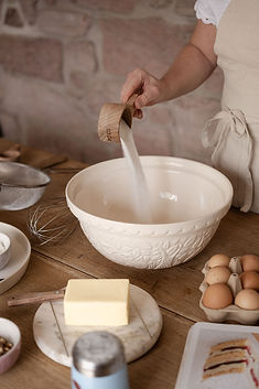 Wedding cake maker in Scotland offering bespoke wedding cake flavours and tasting from Dunkeld studio