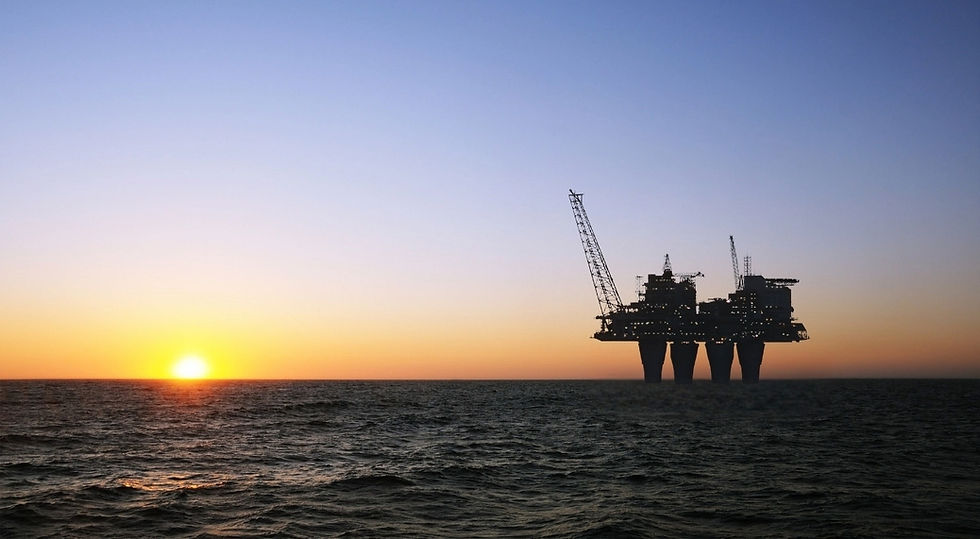 Sunset em Plataforma Offshore