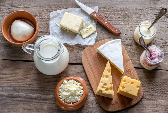 4 alimentos ricos en nutrientes que ayudan a proteger los huesos y prevenir la osteoporosis, sin incluir lácteos.