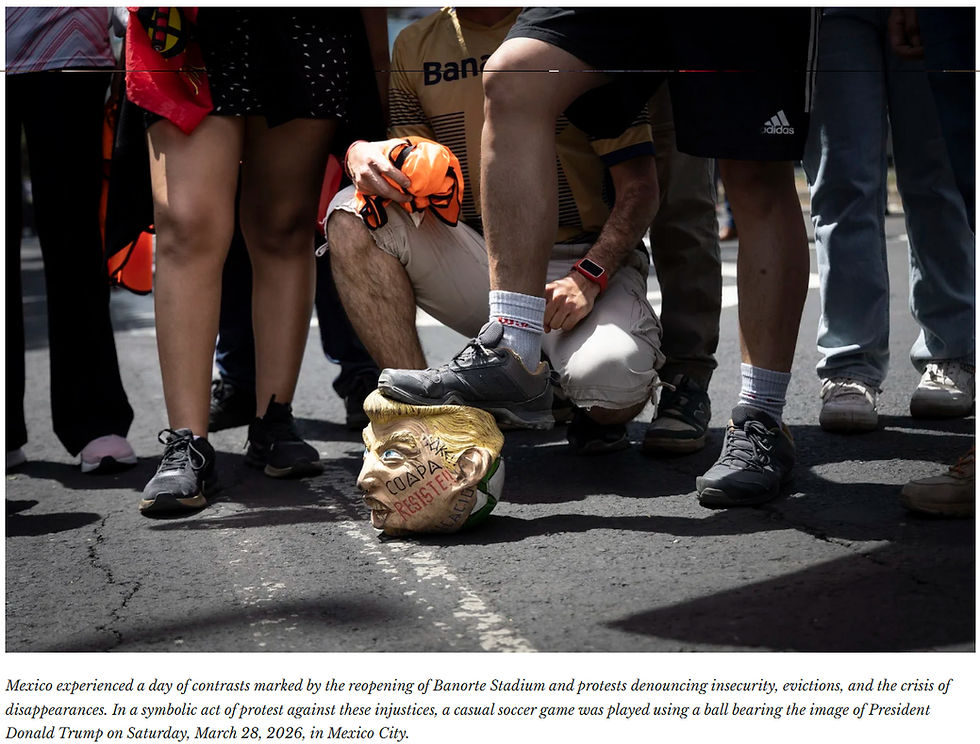 México experimentó una jornada de contrastes caracterizada por la inauguración del Estadio Banorte y manifestaciones que denuncian la inseguridad, los desalojos y la crisis de desapariciones. En un acto simbólico de protesta contra las injusticias, se llevó a cabo una cascarita de fútbol utilizando un balón con la imagen del presidente Donald Trump,el sábado 28 de marzo de 2026, en la Ciudad de México.