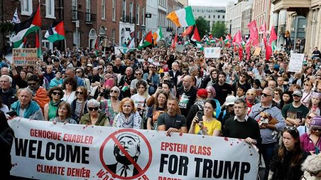 Más de 10,000 personas protestan contra Trump en Dublín durante su visita a Irlanda