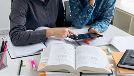 Gemeinsam lernende Studierende