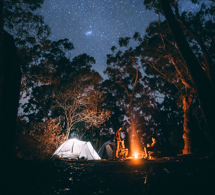 Noite de acampamento estrelada