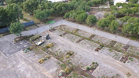 Vue aérienne d’un chantier d’aménagement de parking et de voirie