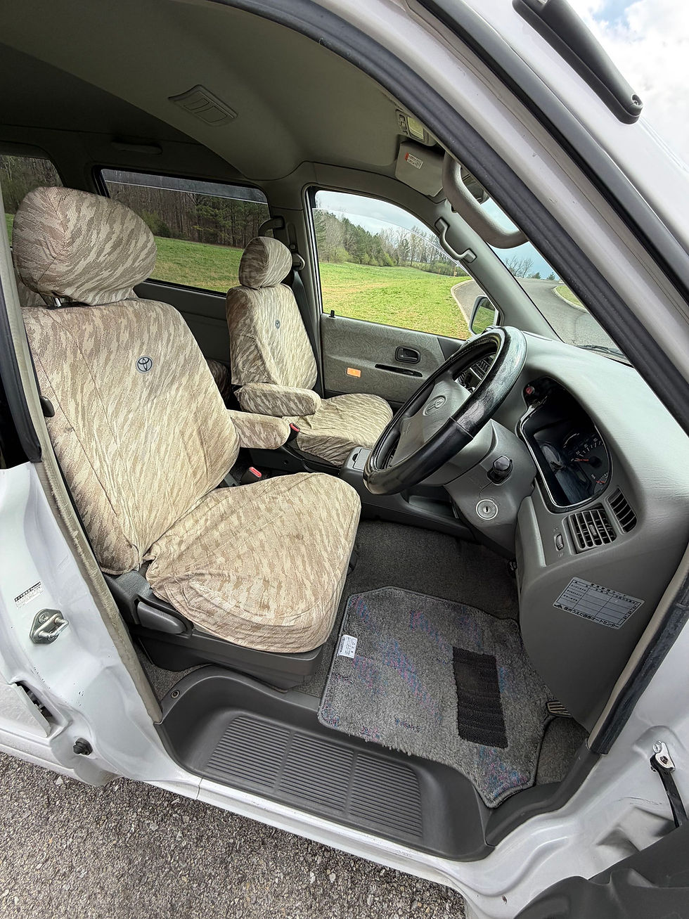 Thumbnail: 1999 TOYOTA LITEACE NOAH 4x4 51k miles right hand Drive USA POSTAL van POV RCA
