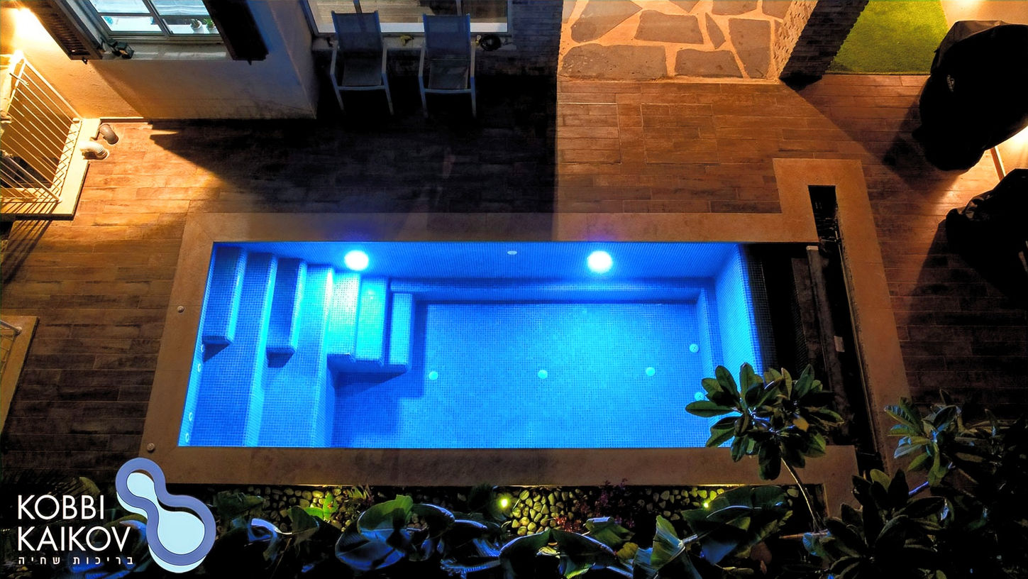 בריכת גלישה צד אחד - תאורת לילה