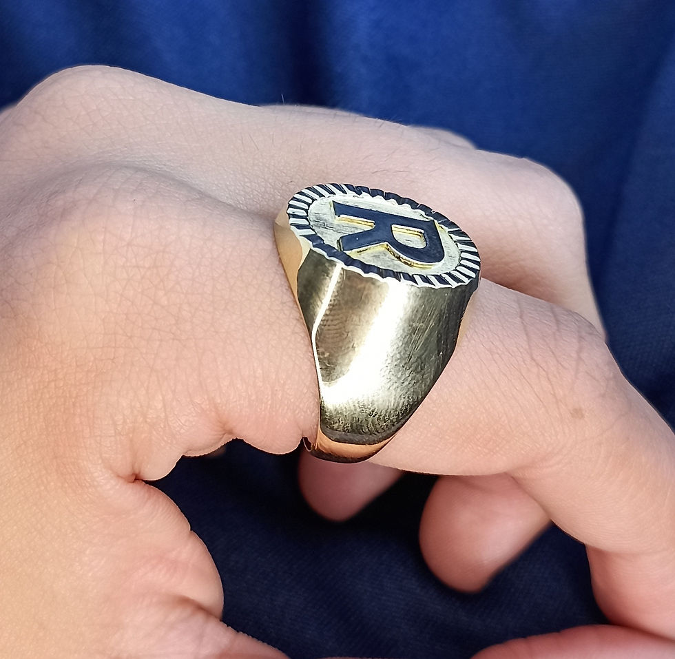 Miniatura: Anel letra em Ouro 18k