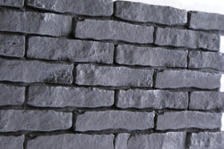 rok-mar-kamień wewnętrzny-skała toskańska-grafitowa czerń-02165