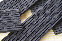 rok-mar-kamień_elewacyjny-skała_frygijska-grafitowa_czerń-02976