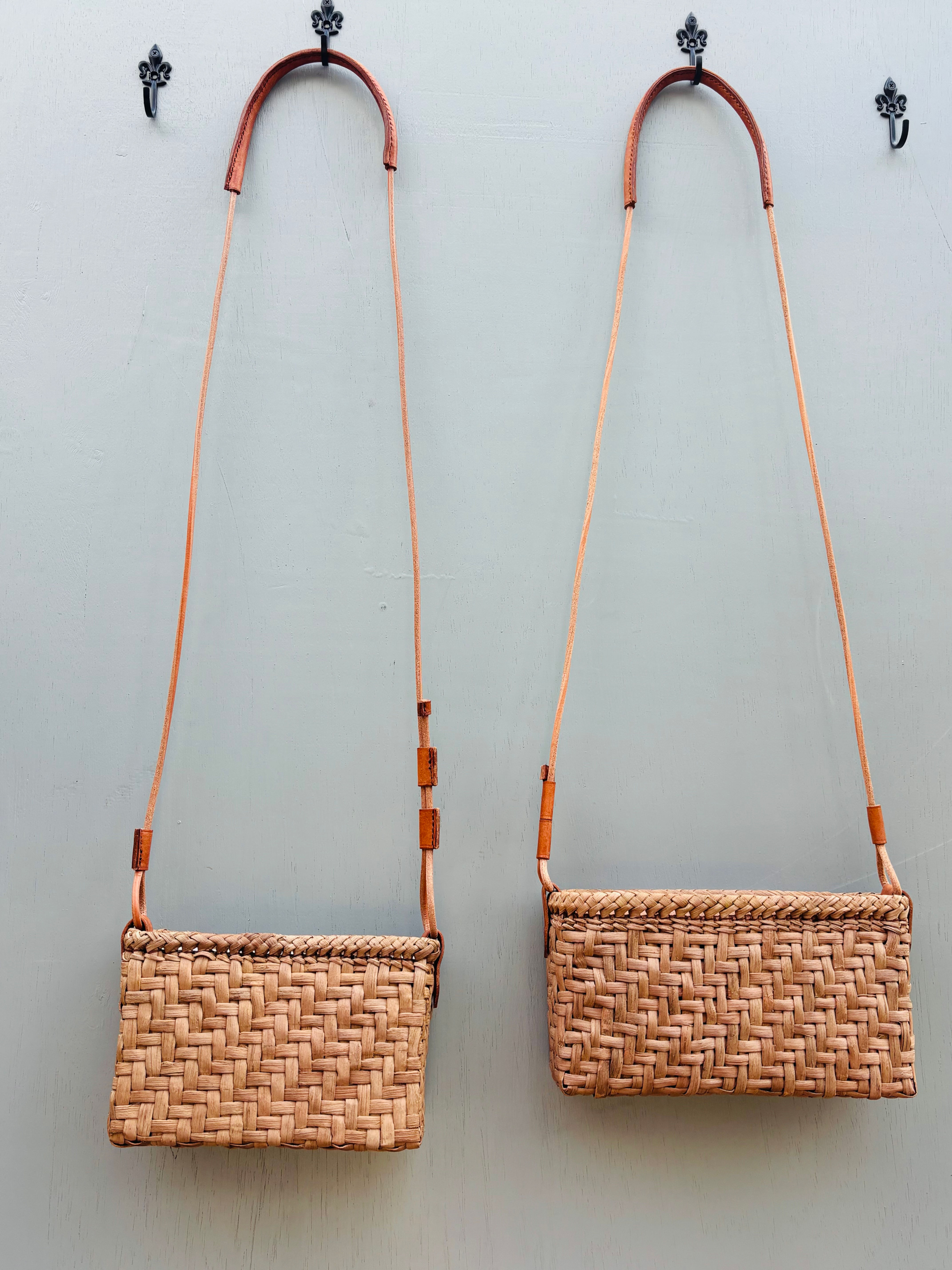 【018】山葡萄ポシェット小size《二目網代8mm》※画像左側