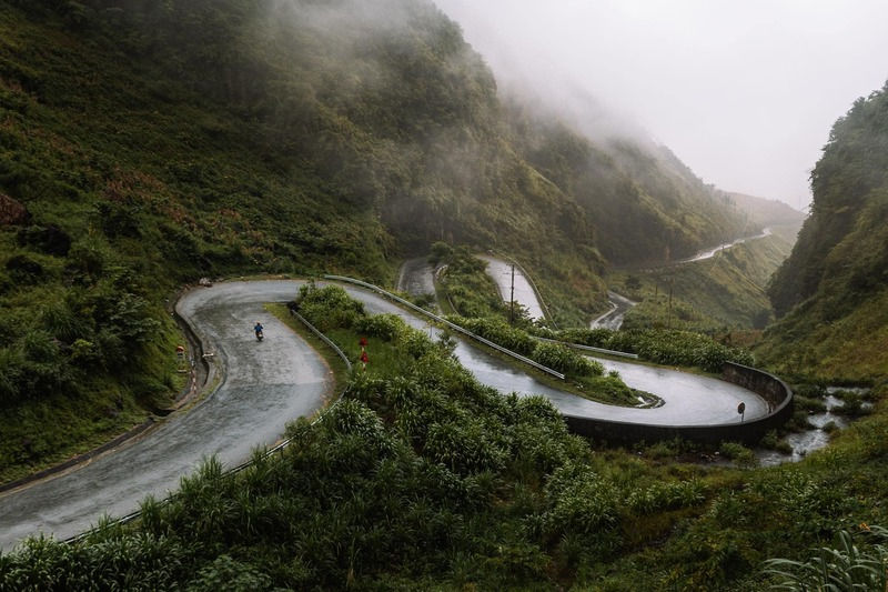 A Ha Giang tour along breathtaking winding mountain roads