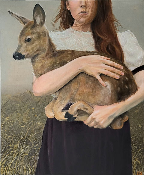 Frau mit Reh