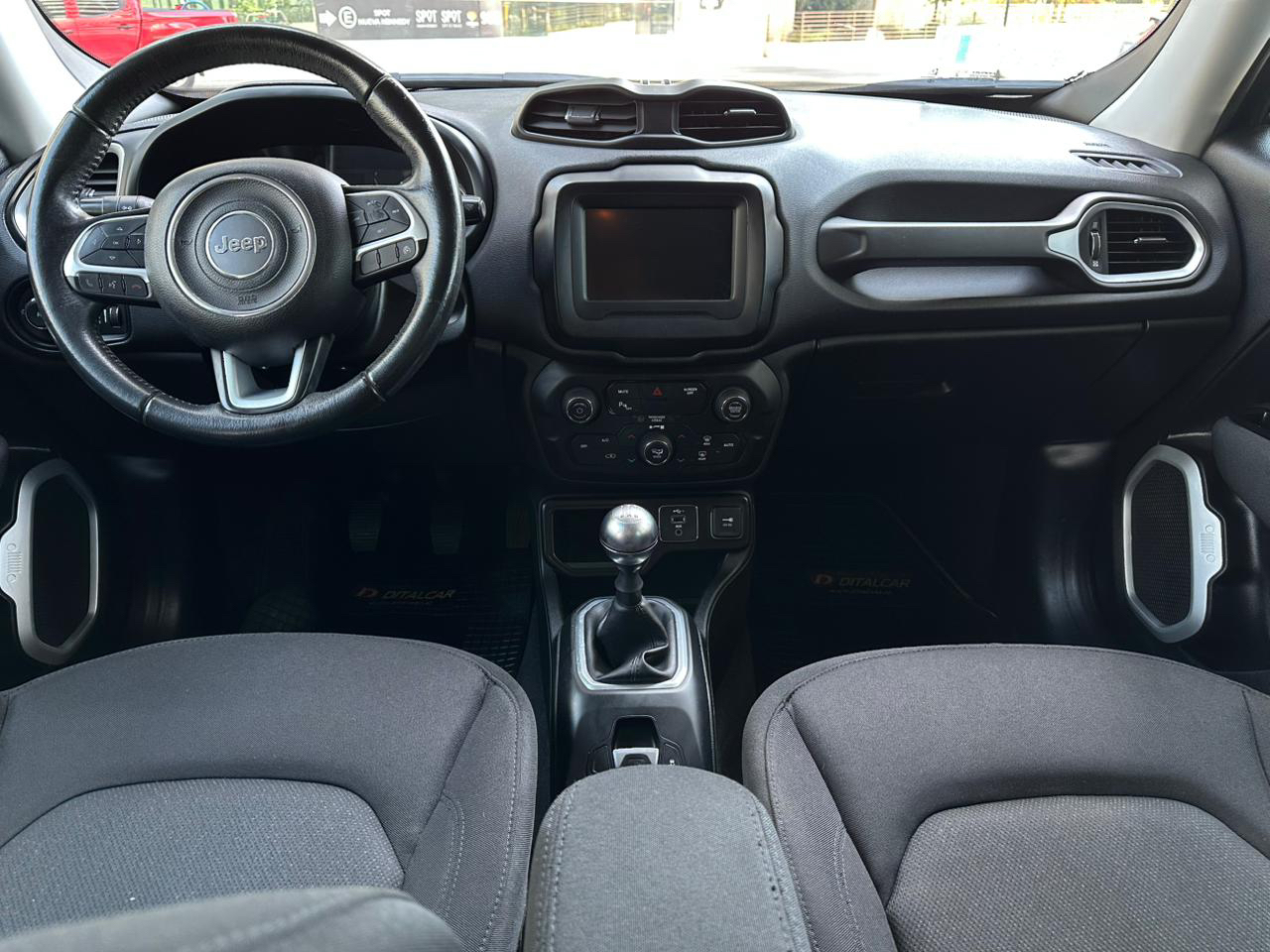 Jeep Renegade Sport — foto 15 de 15