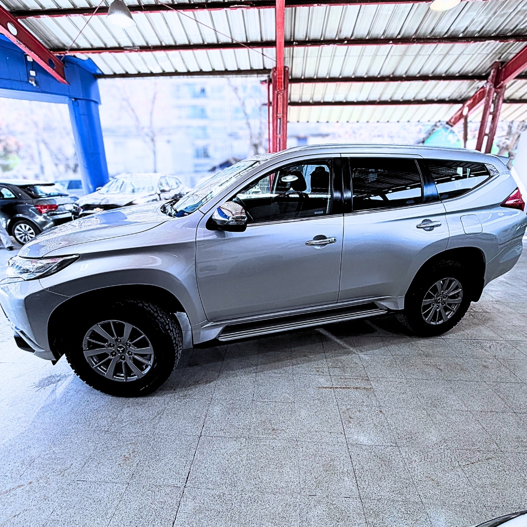 Mitsubishi Montero Sport — foto 7 de 15