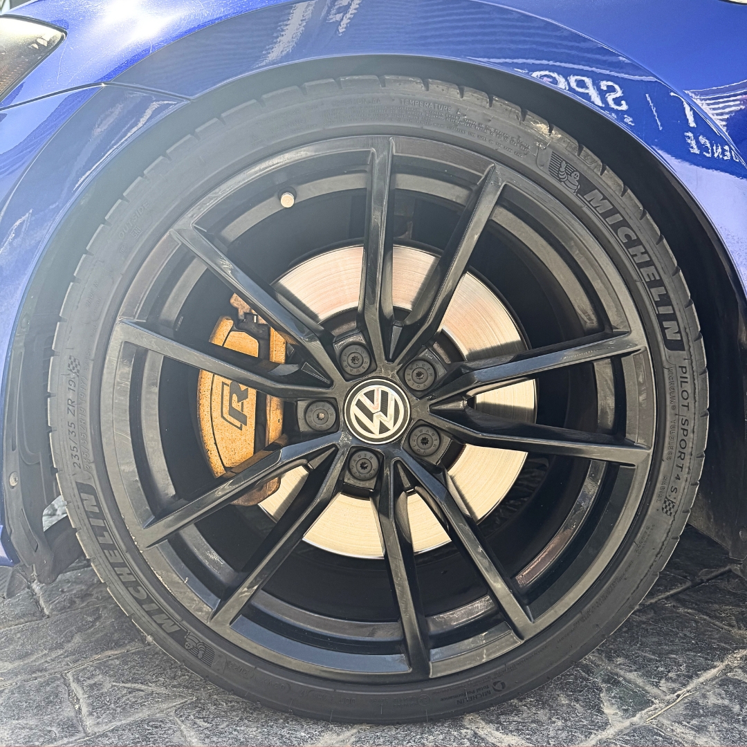 Volkswagen Golf R — foto 15 de 15