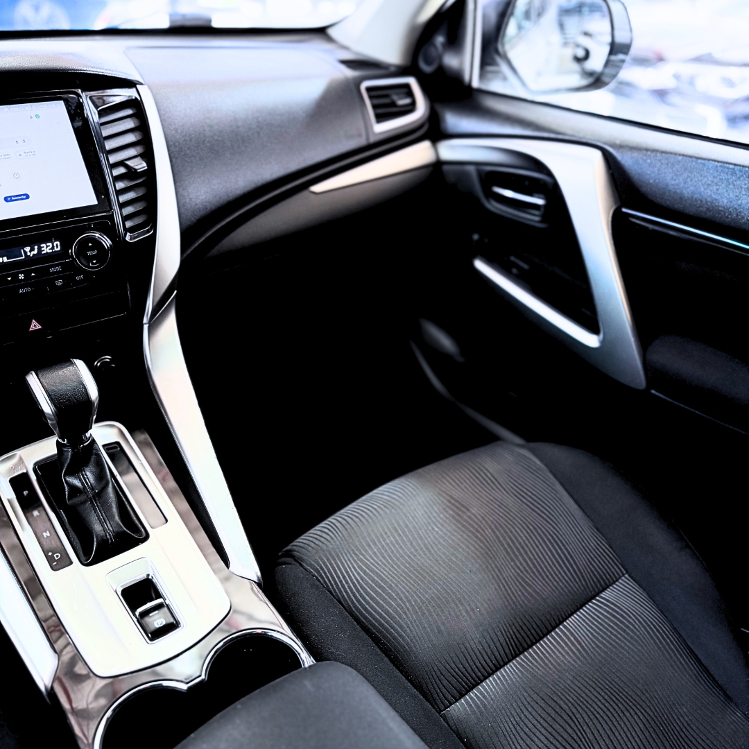 Mitsubishi Montero Sport — foto 14 de 15