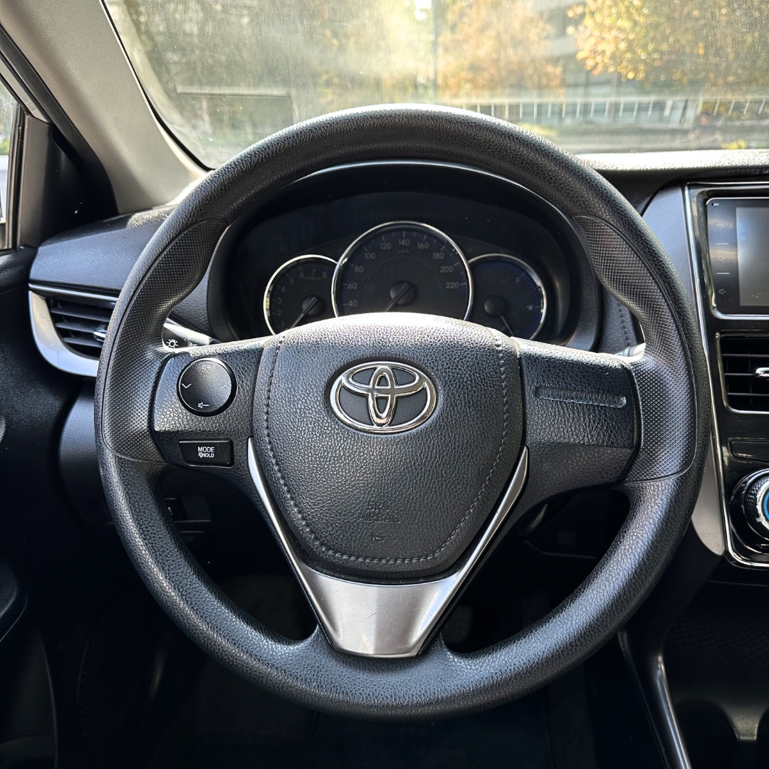 Toyota Yaris — foto 15 de 15