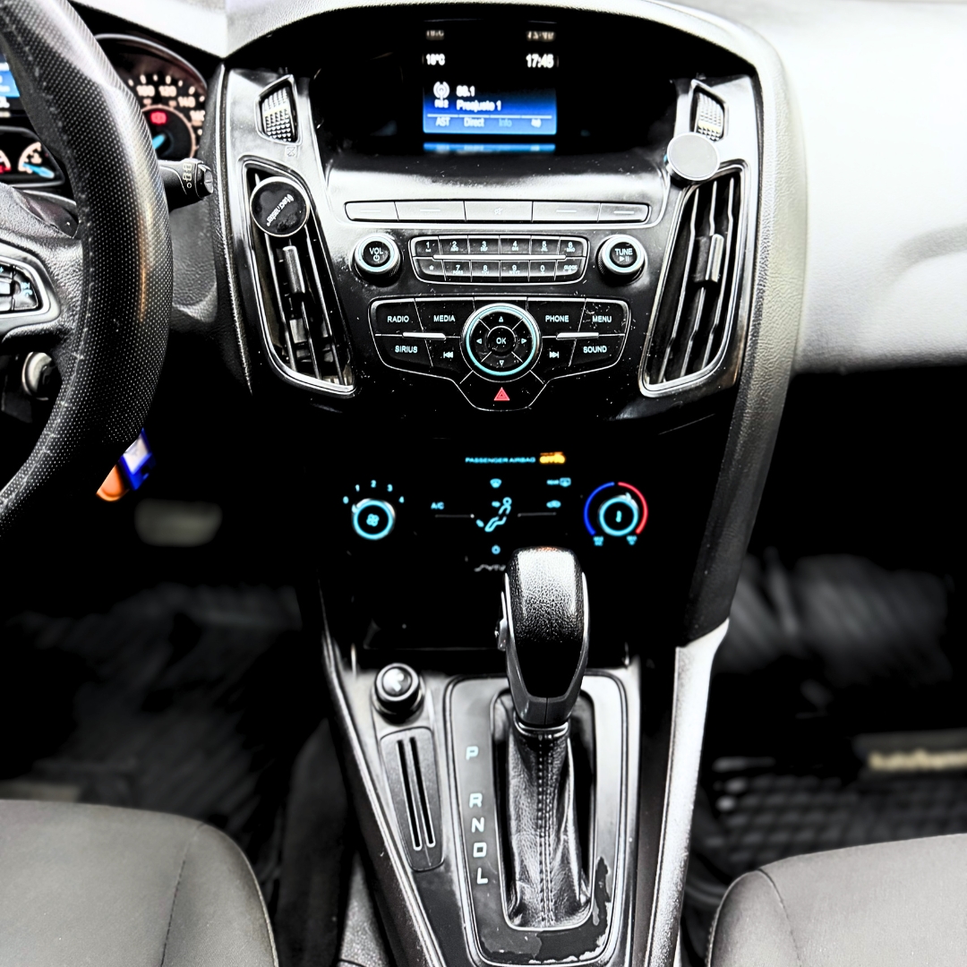 Ford Focus — foto 15 de 15