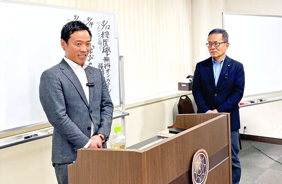 綜医學講座で挨拶する南出賢一市長