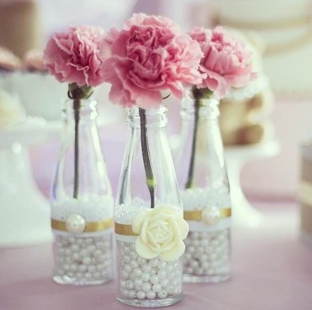 Garrafa decorada com pérolas