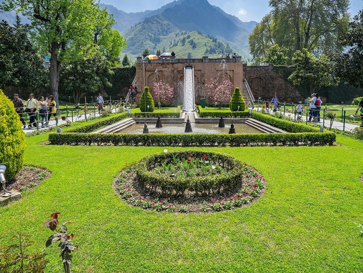 Kashmir: Unveiling a Tapestry of Beauty and Tranquillity