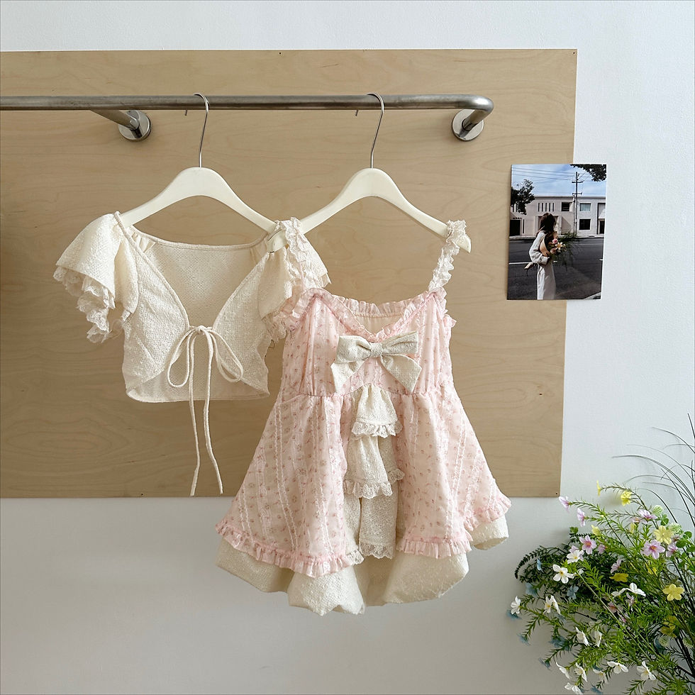 Miniatura: Vestido Doce com Laço e Renda, Saia em Camadas com Babados