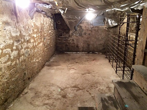 Comment vider une cave ? se faire aider pour le débarras. Besoin d'aide pour vider une cave morbihan Finistère LORIENT VANNES home organiser coach en rangement salle de sport salle de jeux 