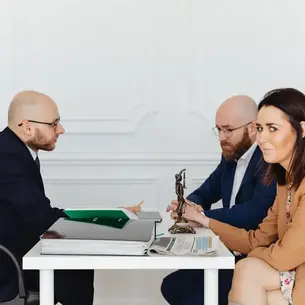 Can a Lawyer App Help with Urgent Legal Issues?