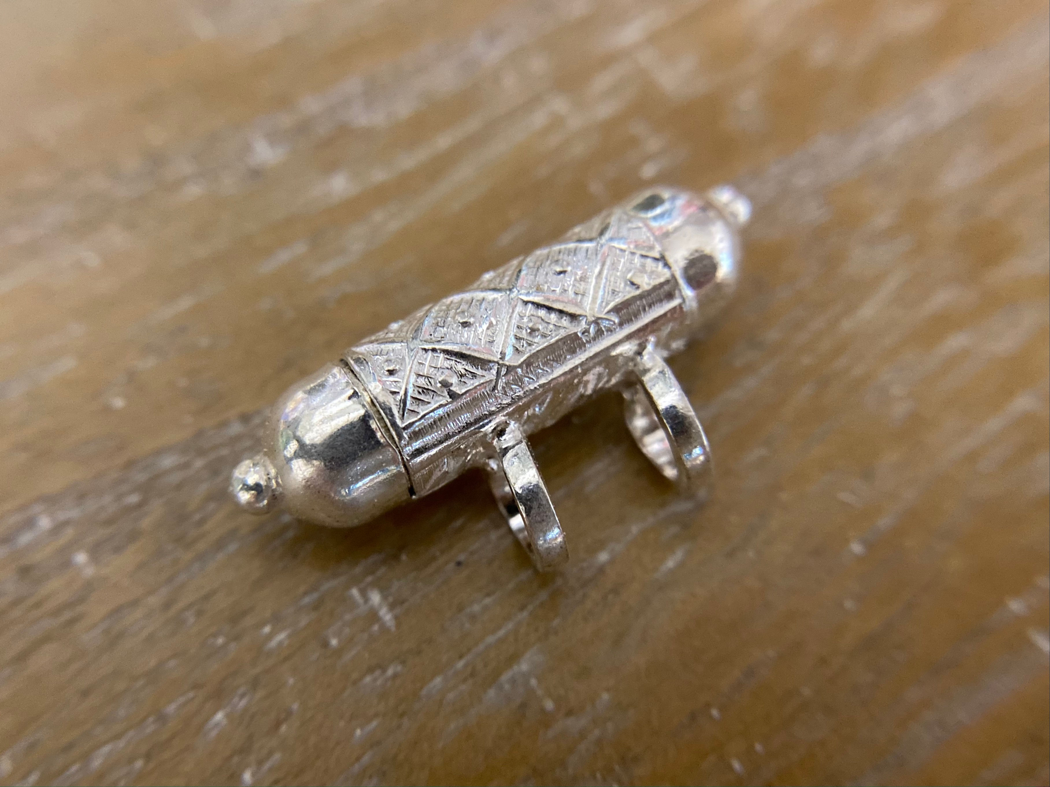 カバチャのお守り　ドットデザイン　シルバー製