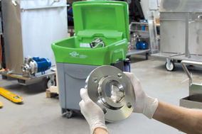 BIO-CIRLE-L_AF_Maschinenteile-im-BIO-CIRCLE-reinigen_600x600.jpeg