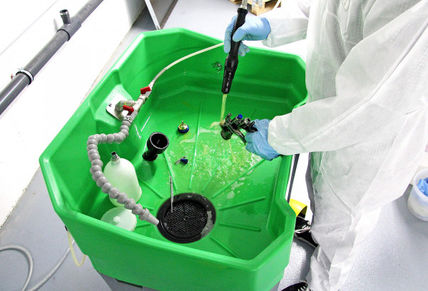 Cleaning paint tools and equipment in the aerospace industry