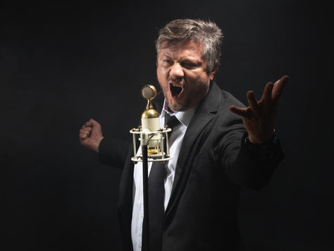 Una Voz que Transmite Ideas y Emociones: Marcelo Liapiz, Dándole Vida a las Palabras