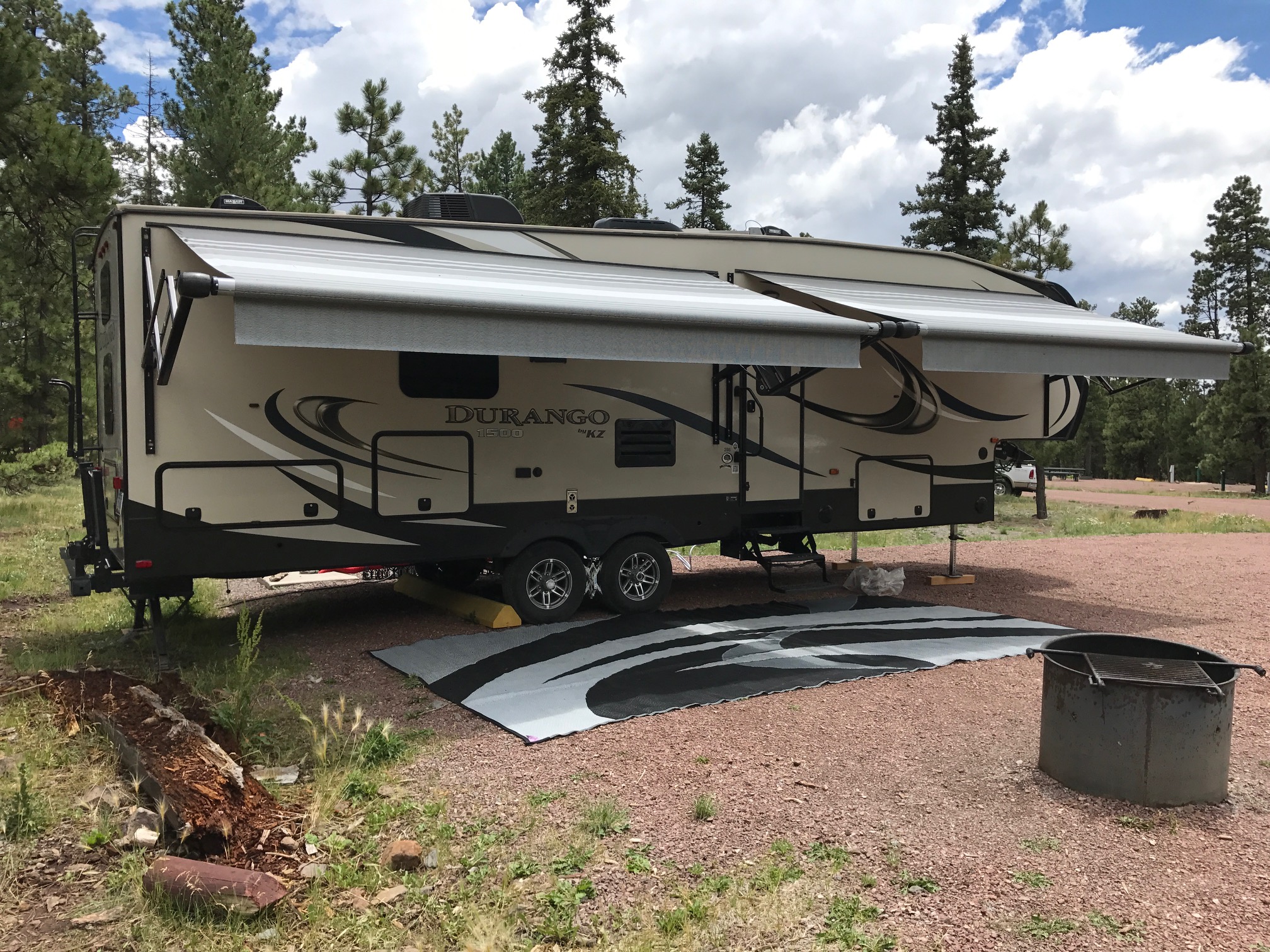Rv trailer rentals show low white mountains