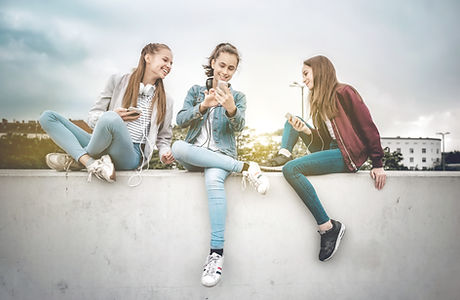 Les jeunes femmes et les périphériques