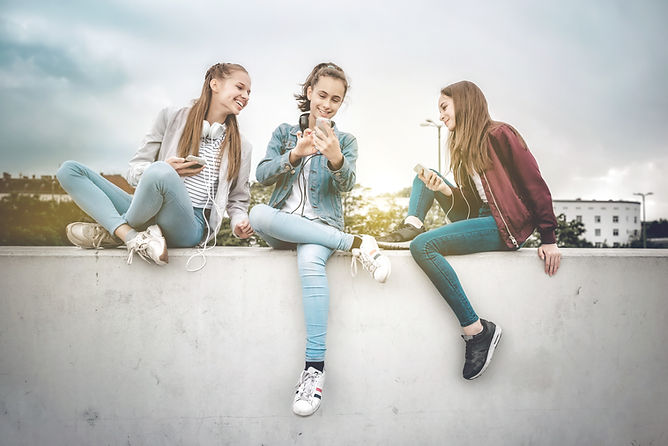 Mujeres jóvenes y Dispositivos