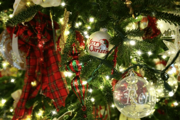 christmas-tree-decorations-ornaments-spa